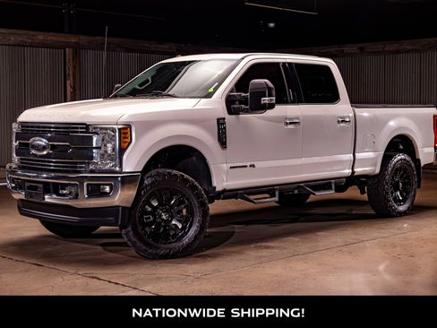 Used 2017 Ford F250 Lariat w/ Lariat Ultimate Package AWD/4WD image 4