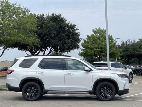 New 2025 Honda Pilot Touring image 3