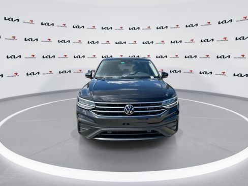 Used 2023 Volkswagen Tiguan SE FWD image 3