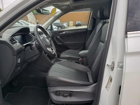 Used 2023 Volkswagen Tiguan SE w/ Panoramic Sunroof Package AWD/4WD image 10