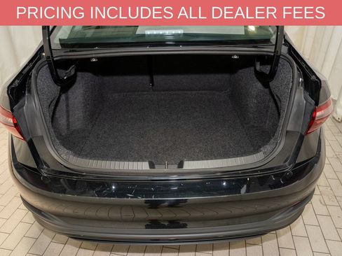 Used 2025 Volkswagen Jetta SE FWD image 5