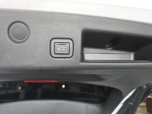 Used 2020 Chevrolet Equinox LT image 33