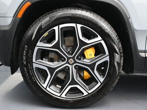 Used 2022 Rivian R1S Launch Edition image 8