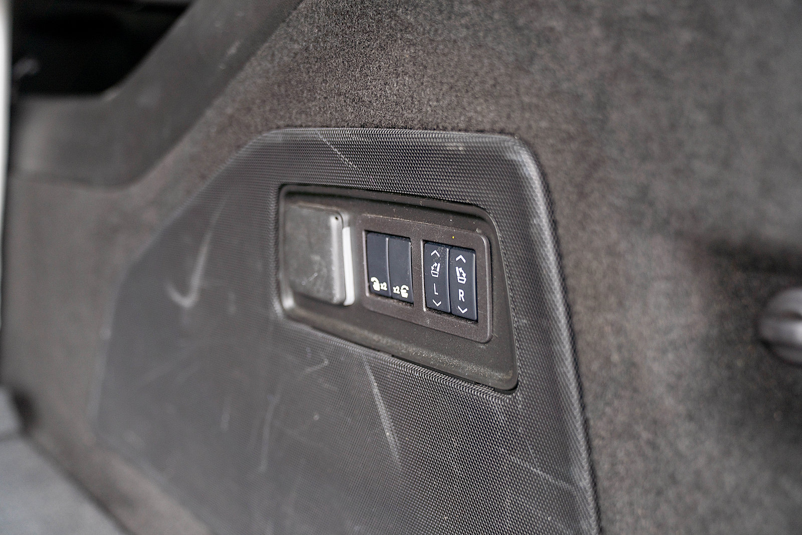 Used 2025 Cadillac Escalade ESV V AWD/4WD image 23