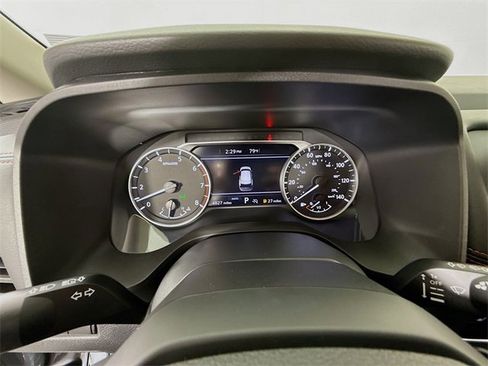 Certified 2025 Nissan Rogue SV image 17