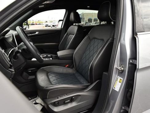 Certified 2024 Volkswagen Atlas Cross Sport SEL Premium R-Line AWD/4WD image 18