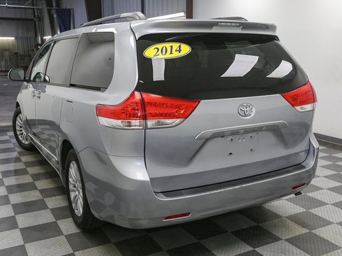 Used 2014 Toyota Sienna XLE FWD image 8