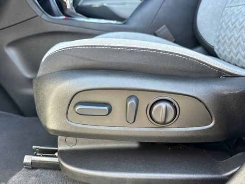 Used 2022 Chevrolet Equinox LT w/ Driver Convenience Package FWD image 15