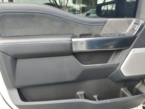 Used 2025 Ford F250 Platinum image 9