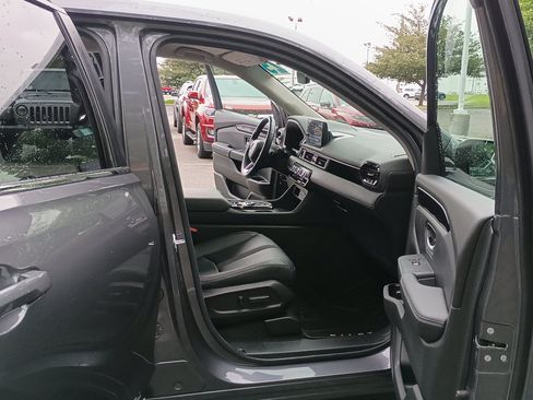 Used 2025 Honda Pilot EX-L image 16