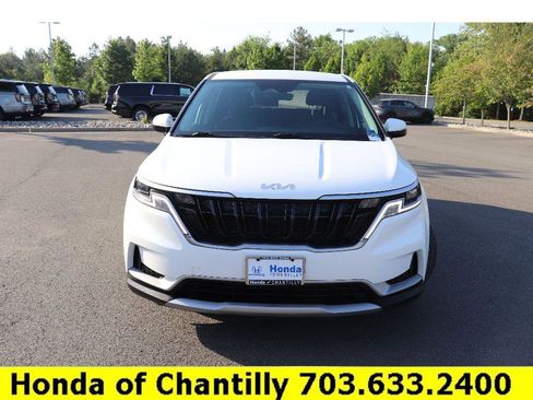 Used 2024 Kia Carnival LX FWD image 2