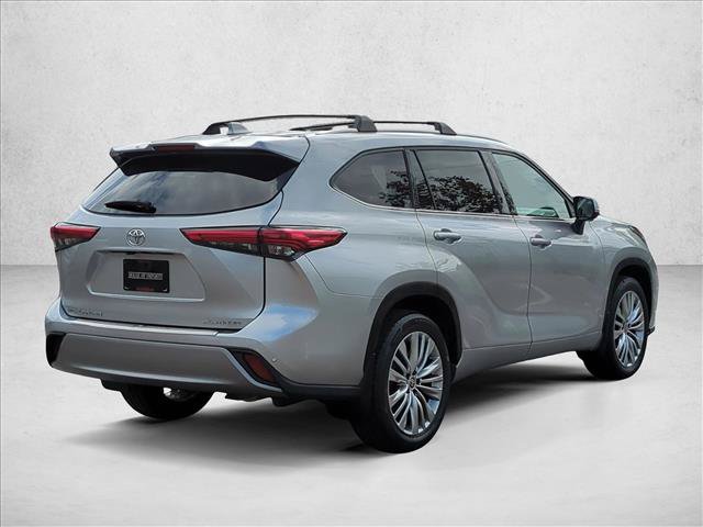 Used 2023 Toyota Highlander Platinum FWD image 5