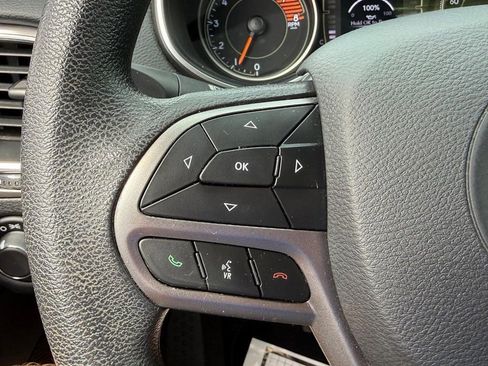 Used 2020 Jeep Cherokee Latitude FWD image 23