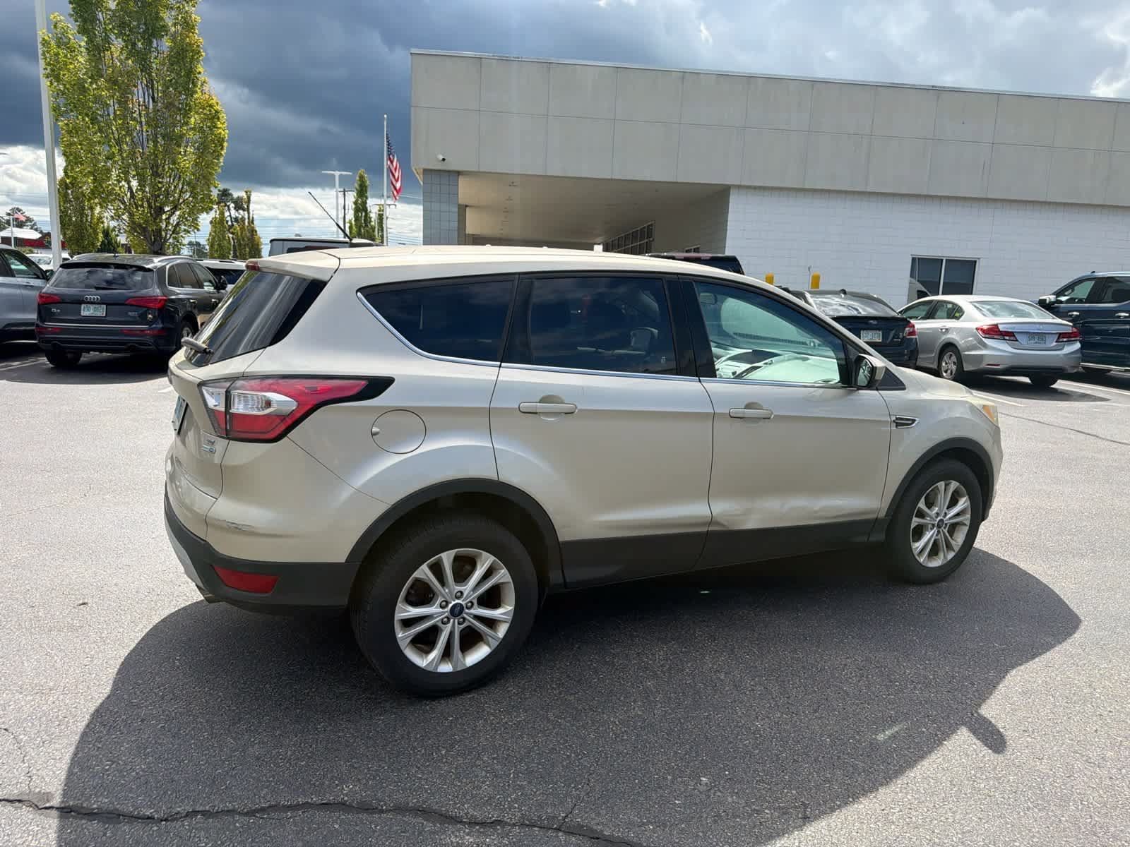 Used 2017 Ford Escape SE AWD/4WD image 7