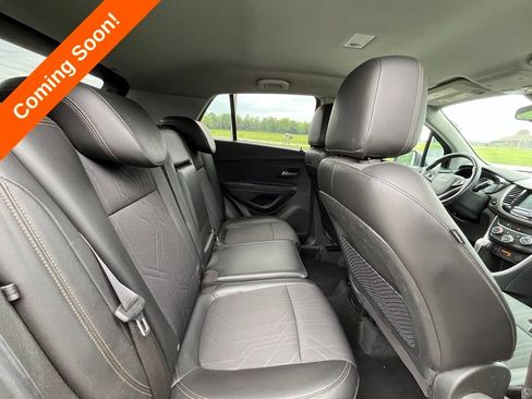 Used 2017 Chevrolet Trax LT w/ LT Convenience Package FWD image 32