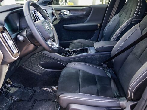 Used 2023 Volvo C40 P8 Recharge Ultimate image 21