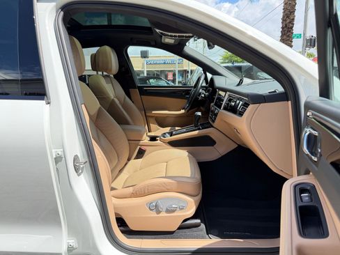 Used 2022 Porsche Macan AWD/4WD image 46