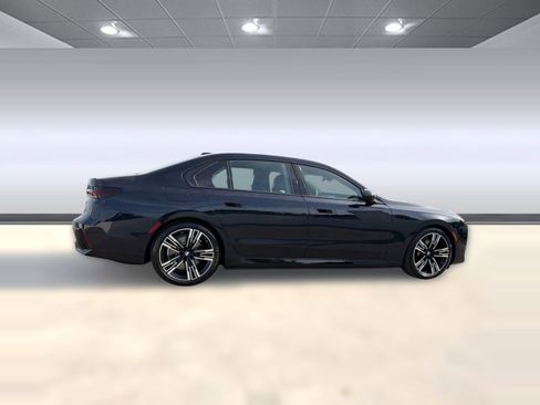 New 2026 BMW i7 xDrive60 w/ Premium Package AWD/4WD image 17