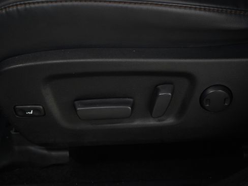 Used 2019 Toyota Highlander XLE AWD/4WD image 25
