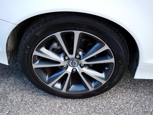 Used 2011 Volvo C70 T5 image 11