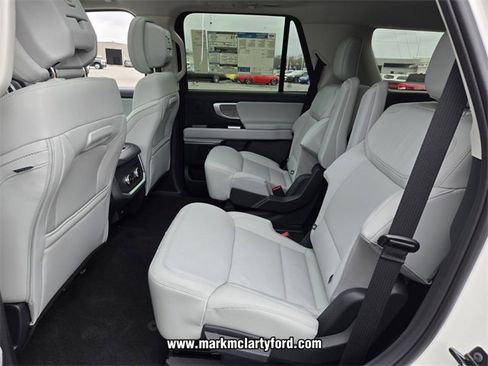 New 2026 Ford Expedition Platinum image 8