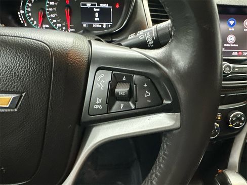 Used 2022 Chevrolet Trax LT w/ LT Convenience Package image 26