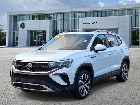 Used 2023 Volkswagen Taos SE w/ Panoramic Sunroof Package image 3