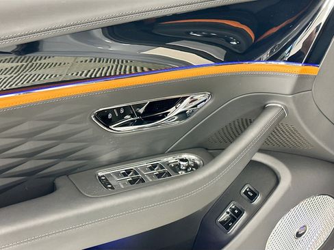 Certified 2024 Bentley Flying Spur W12 image 18