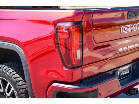 Used 2024 GMC Sierra 1500 AT4 w/ Technology Package AWD/4WD image 11
