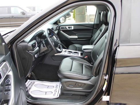 Used 2023 Ford Explorer XLT image 9