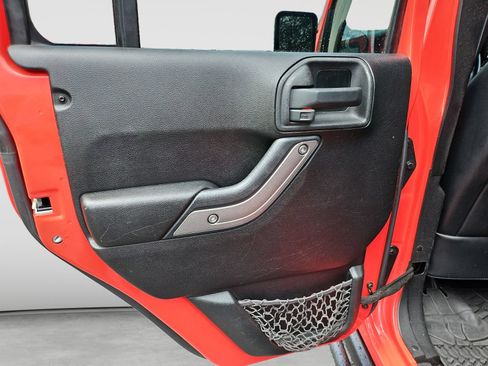 Used 2013 Jeep Wrangler Unlimited Sahara AWD/4WD image 33