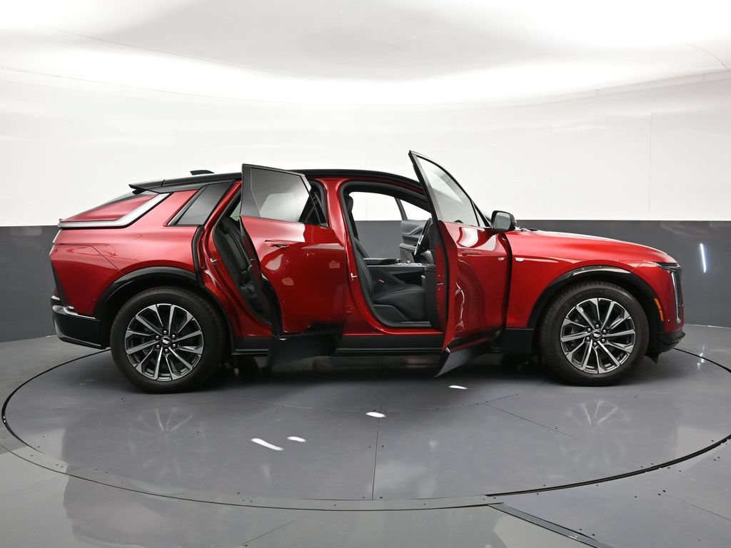 Used 2025 Cadillac Lyriq Sport AWD/4WD image 33