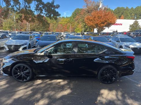 Certified 2022 Nissan Altima 2.5 SR w/ Midnight Edition Package image 2