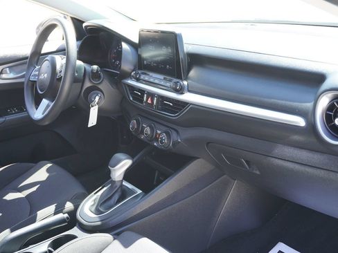 Used 2022 Kia Forte LXS FWD image 12