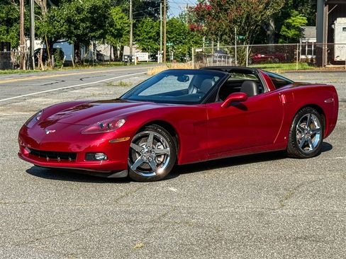 Used 2008 Chevrolet Corvette Coupe w/ Z51 Performance Package RWD image 12