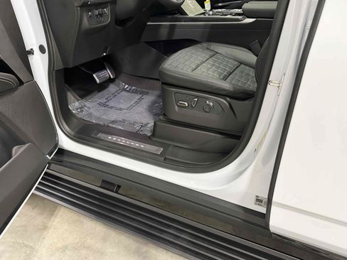 Used 2026 Cadillac Escalade V w/ LPO, ONYX Package AWD/4WD image 39