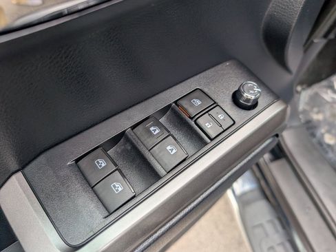 Used 2018 Toyota Tacoma Limited image 15