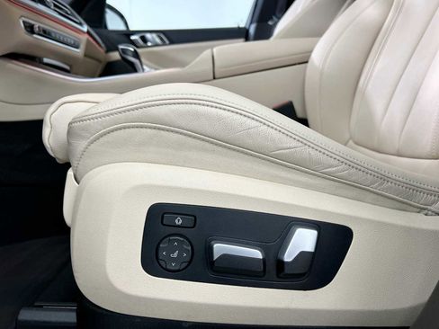 Used 2022 BMW X5 xDrive40i w/ Premium Package image 14