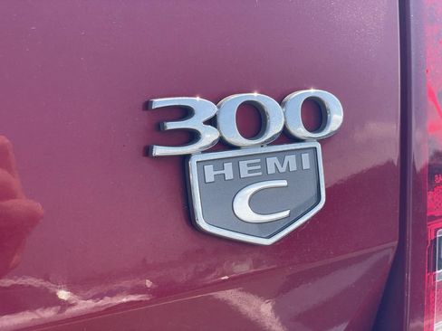 Used 2008 Chrysler 300 C w/ Navigation & Sound Group II RWD image 8