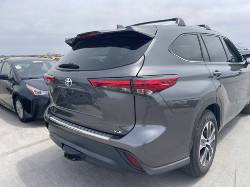 Used 2021 Toyota Highlander XLE FWD image 4