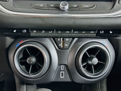 Used 2025 Chevrolet Blazer LT FWD image 23