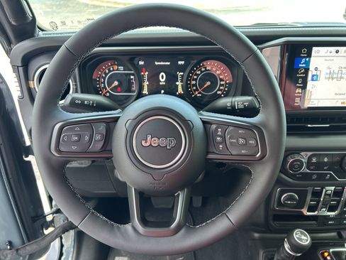 New 2025 Jeep Gladiator Sport image 15