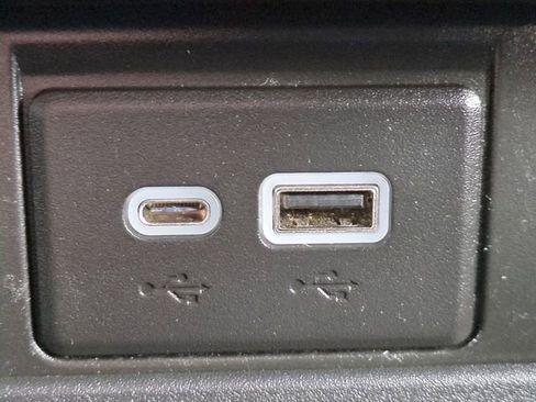 Used 2021 Chevrolet Tahoe Premier w/ Premium Package image 22