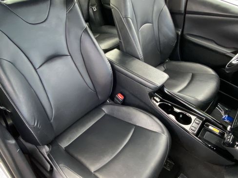 Used 2022 Toyota Prius Prime XLE FWD image 11