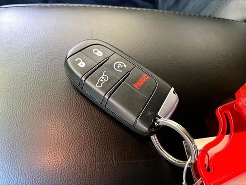 Used 2017 Jeep Grand Cherokee Altitude image 32