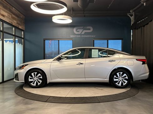 Used 2024 Nissan Altima 2.5 S image 6