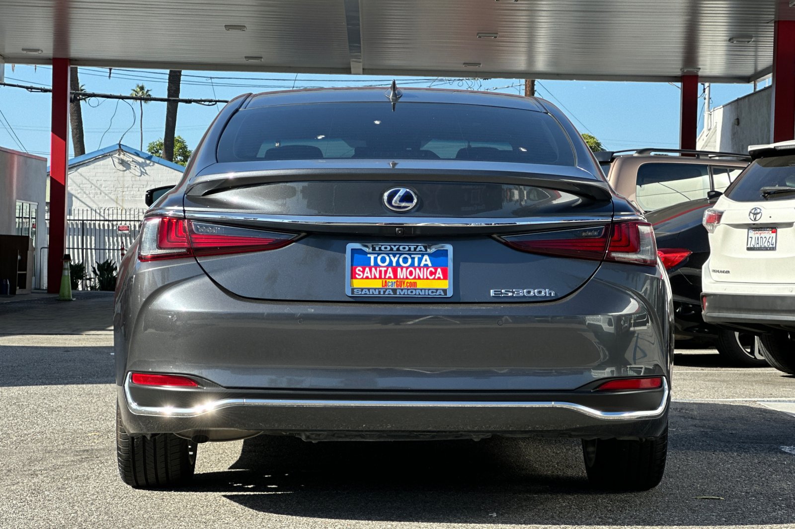 Used 2022 Lexus ES 300h w/ Premium Package FWD image 5