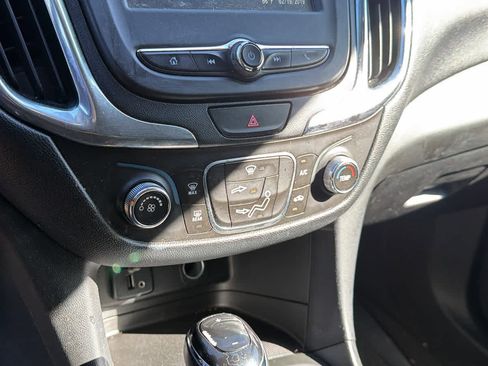 Used 2018 Chevrolet Equinox LT w/ LPO, Hit The Road Package FWD image 13