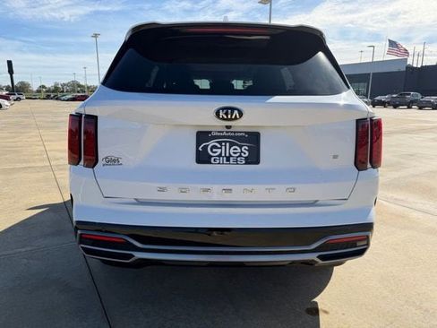 Used 2021 Kia Sorento S w/ Panoramic Sunroof Package image 4