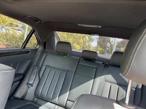 Used 2014 Mercedes-Benz E 550 4MATIC Sedan image 3